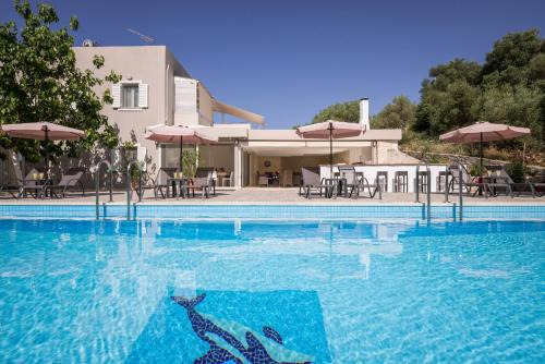 Villa Almyros 5 Bedroom Luxurious Villa close to the beach in Asprosikiá