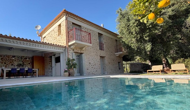 Villa Anthousa luxury villas and suites