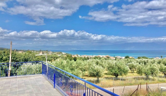 Villa Blue Cocoon mit Meerblick by Interhome