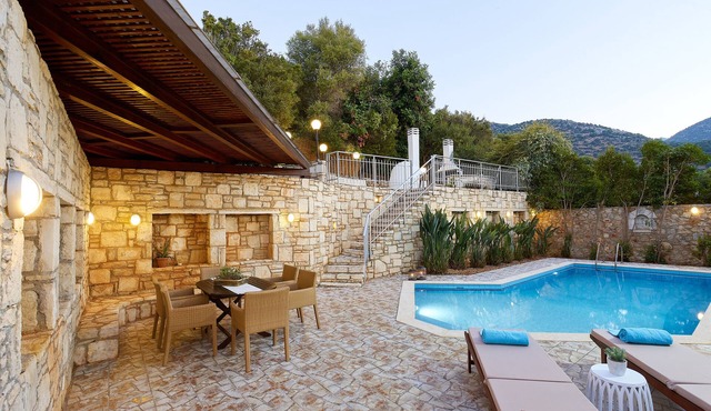 Villa Dioni - Only 600m from the beach in Heraklion