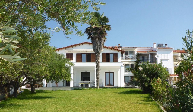 Villa directly by the sea