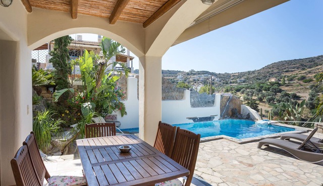 Villa Efrossini,pool,quite village,great sea view and nature!Internet100 Mbit/s