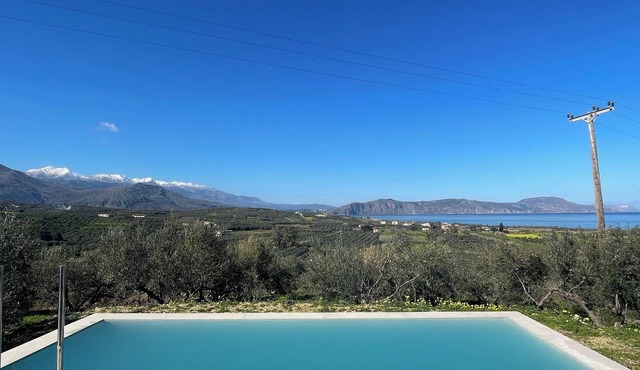 Villa Eleonas offers an unrestricted view of the sea and the surrounding area.