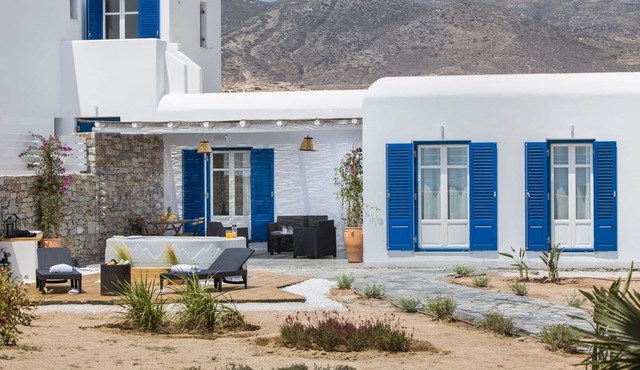 Villa Emily a 1 bedroom villa in Punda Beach Paros ideal for couples.