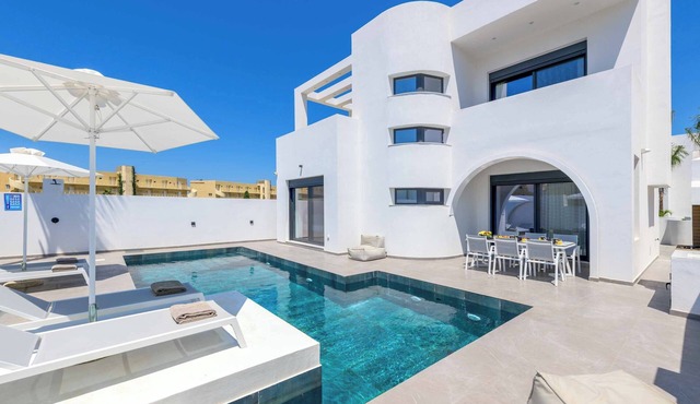 Villa Filia - Three Bedroom Villa, Sleeps 6