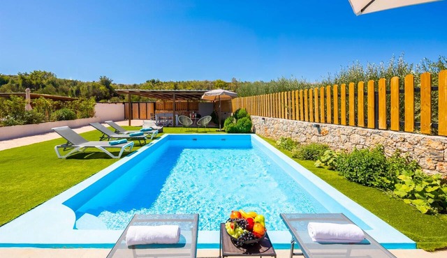 Villa Galini - Three Bedroom Villa, Sleeps 6