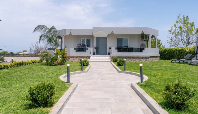 Villa Giota Luxury Living with Private Jacuzzi and Free Car