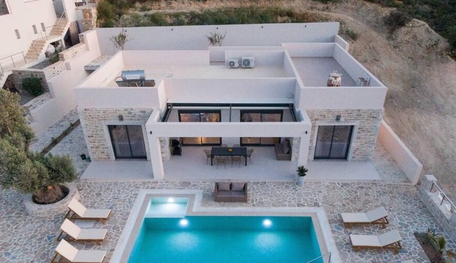 Villa Ida with Pool in Kamilari