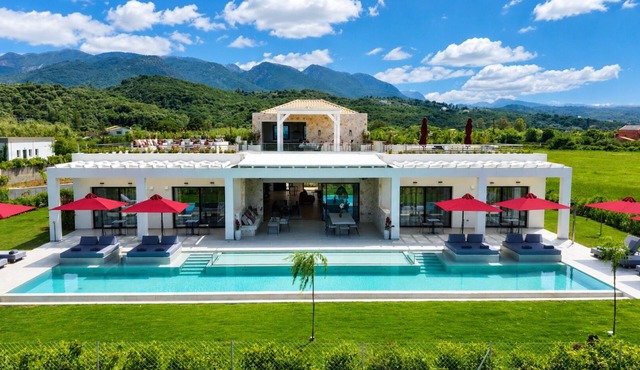 Villa in Corfu with 7 bedrooms sleeps 14