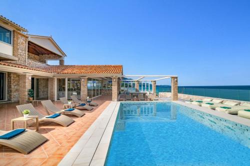Villa Ionio Beach House by Villa Plus
