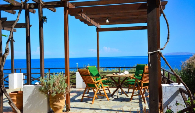 Villa Kastro, Seafront Villa with amazing view