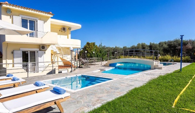 Villa Mary - Sporty Getaway by etouri in Pigi
