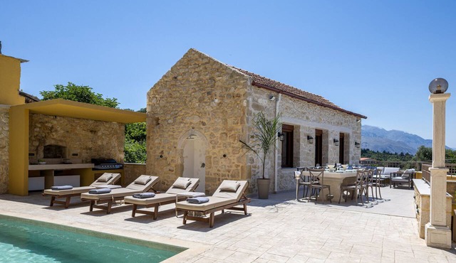 Villa Methorion Maner - With Private Pool in Saitoures