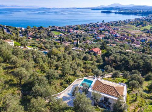 Villa Mimosa with private swimming pool in Ágios Márkos
