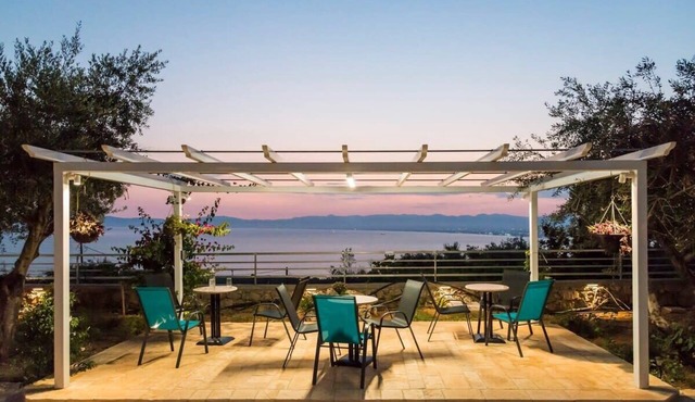 Villa Needa's - Home Love Retreat by the Pool