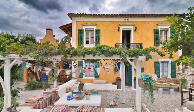 Villa Ochre - Rustic Retreat