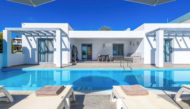 Villa Pefko - Three Bedroom Villa, Sleeps 6