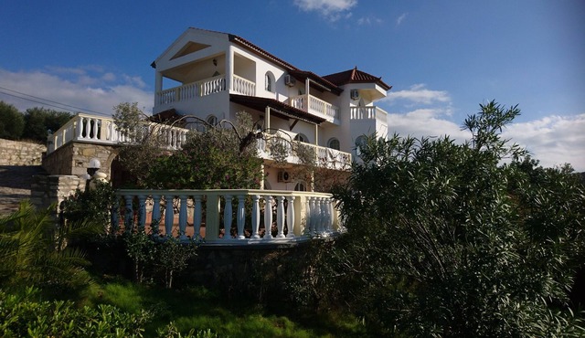 Villa Sarah The Queen of the Valley on over 5,000m2