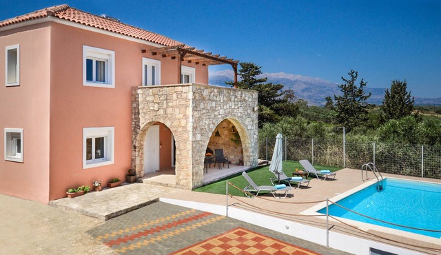 Villa Silvia maisonette with private pool by the host ®