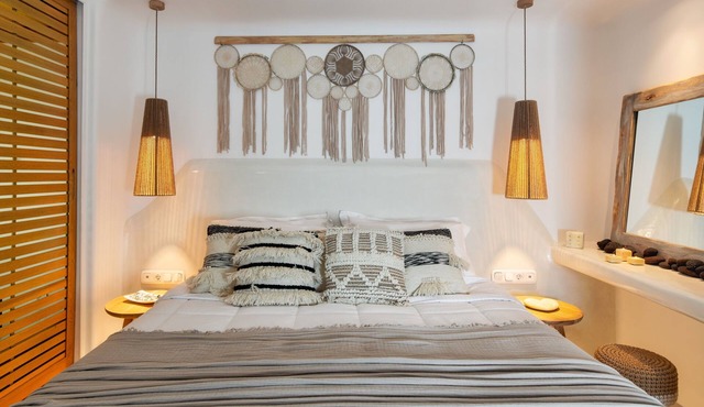 Villa - Sleeps 3 - Private pool-Parking