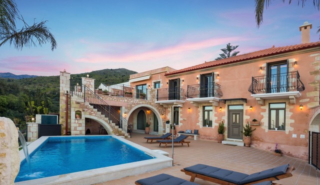 Villa Steve Kois,a dream retreat with private heated pool