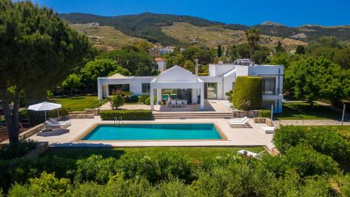 Villa Syndriani - 5 Bedroom Villa