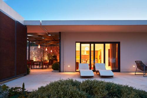 Villa The Longhouse- Pool-Sauna-Gym- Panormaic Seaview in Sellía