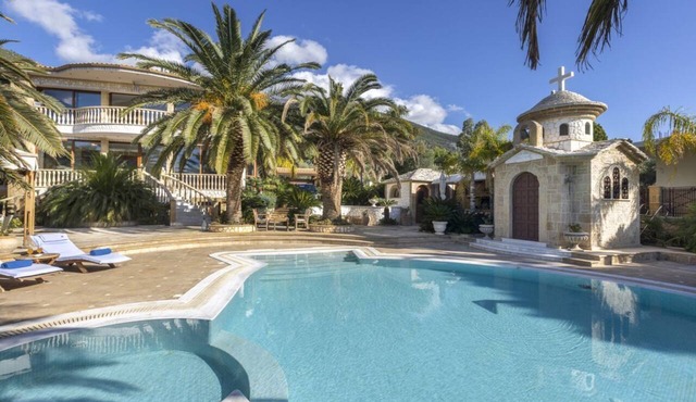Villa Verity - Nine Bedroom Villa, Sleeps 21 in Porto Germeno