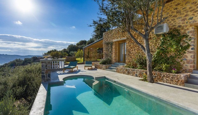 Villa Vireon, Divine Mountain and Nature Views, Private Infinity Pool,. in Crete