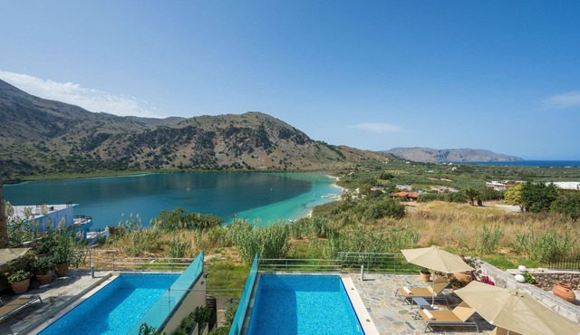 Villa with View to Lake & White Mountains