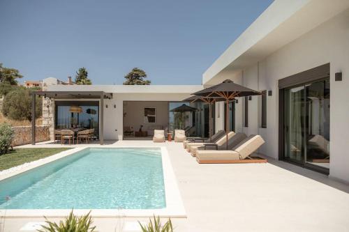 Villa Yoma- Luxury Villa with Heated Pool