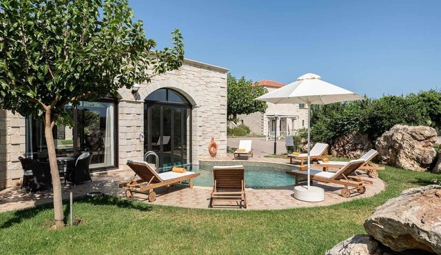 Villas Platanias 3 bedroom villa with a heated pool