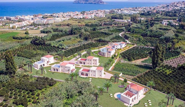 Villas Platanias - 4 bedroom villa with a heated pool in Platanias