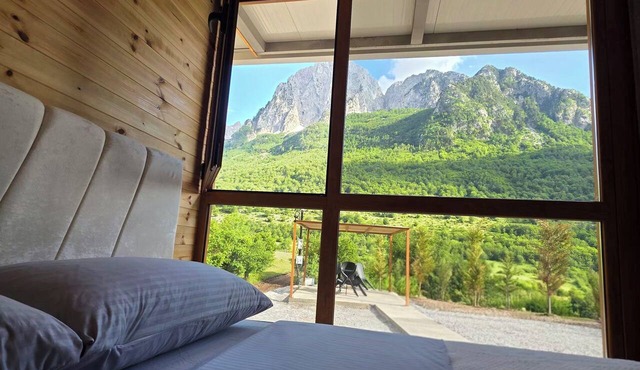 Visi Cabins Boge | CozyMountain Cabin with Stunning views in Bogë