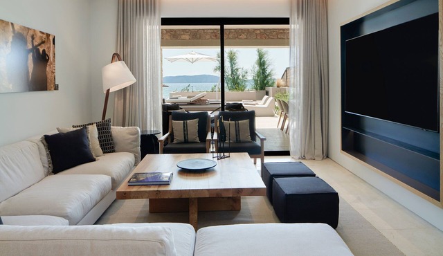W Costa Navarino