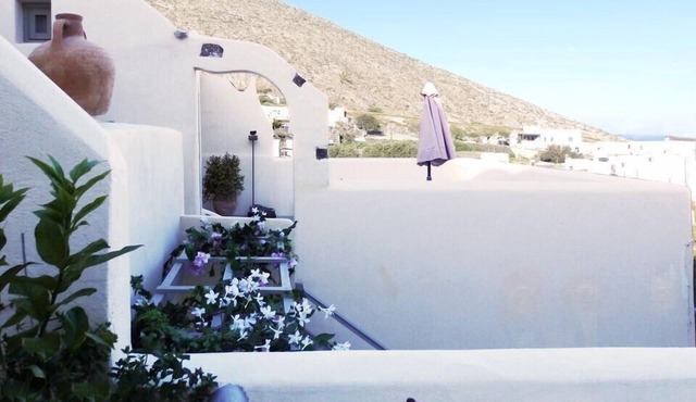 (w) Villa Cycladicas - Emporeio - A Wonderful 2 Bedroom Villa - Outdoor Pool and Jacuzzi in Santorini