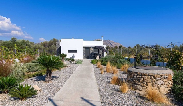 Welcome to Villa Galini, a contemporary Villa comprising 3 spacious bedrooms.