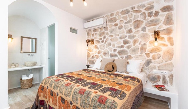 White Luxurious Apartment IΙI