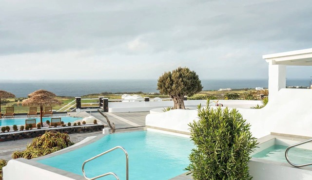 Wonderful Oia Sunset & Sea view Villa | Private Heated Spa Jacuzzi