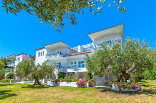 Xenios Faros Apartments in Possidi