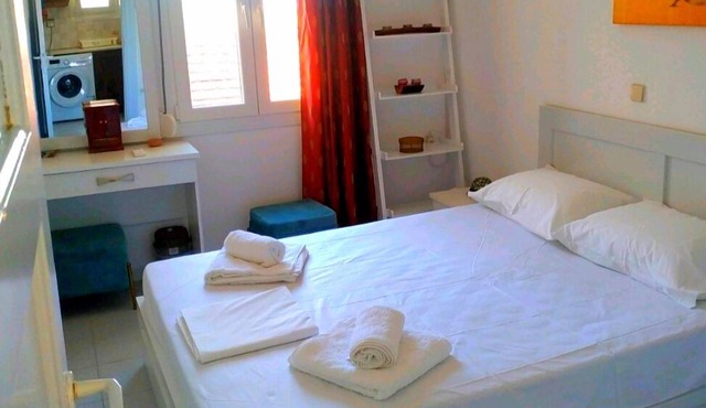 YourHome2n4-7 min Walking distance to the market, restaurants, bars and beach! in Pythagoreio