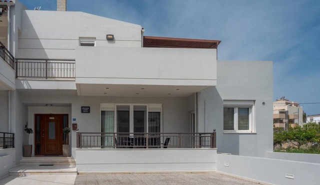 Zoelgrek Luxury Suite 2 Apartment with Shared Terrace, Wi-Fi & Air Conditioning in Iraklio