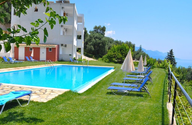 Apartments with pool adonis