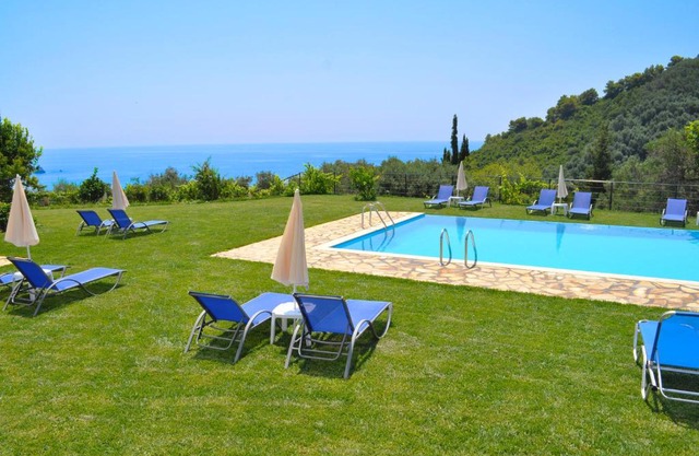 Apartments with pool "adonis"