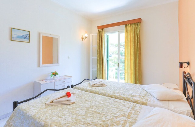 Fran Apartment: Cozzy apartment with a shared pool, breakfast options and close to the beach