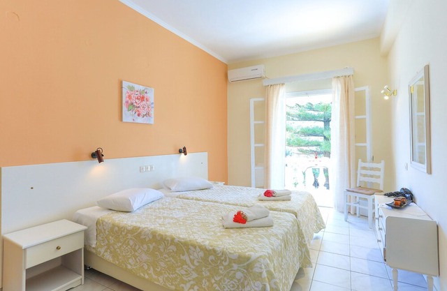 Fran Apartment: Cozzy apartment with a shared pool, breakfast options and close to the beach