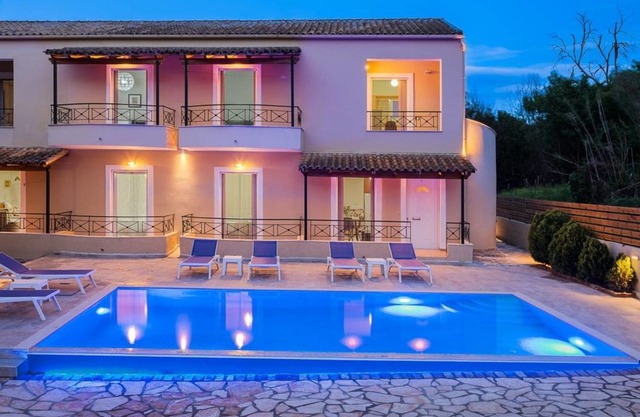 Michaels Apartment In Alepou III