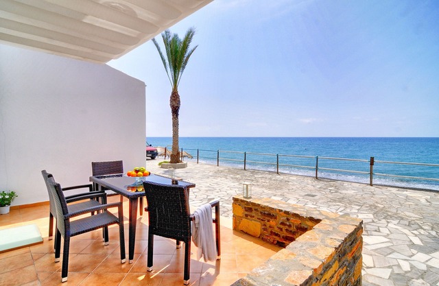 Myrtos Mare Suites - Seafront Studio in Myrtos