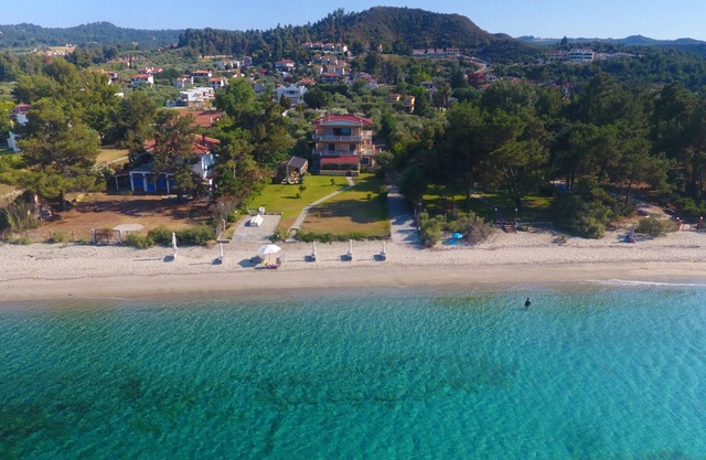 Villa Argo Beachfront Gardens 