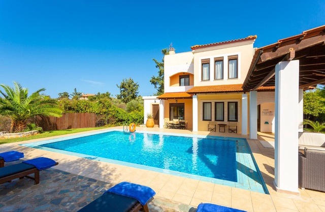 Villa Kefalas: Large Private Pool, A/C, WiFi